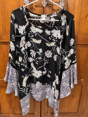 Spense Black Floral Bell-Sleeve Tunic with Lavender Accents